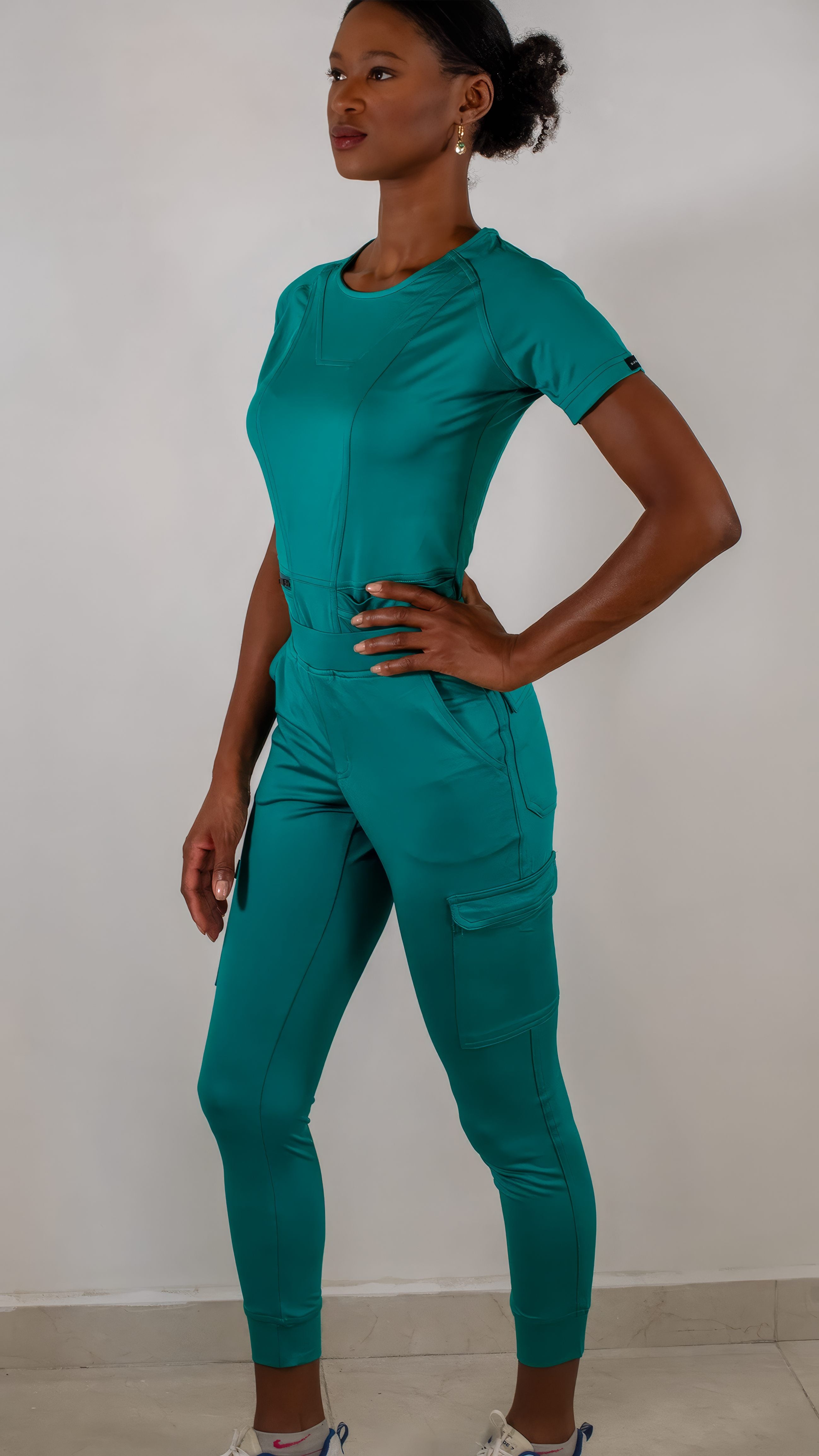 Conjunto Quirúrgico Mujer – Estilo 901 Verde Esmeralda | Super Stretch
