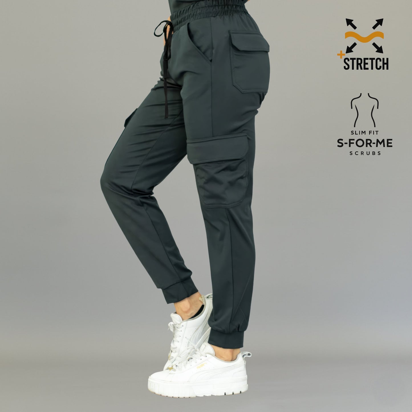 Vista lateral del jogger quirúrgico gris oxford mujer Estilo 910 Sandel Medica