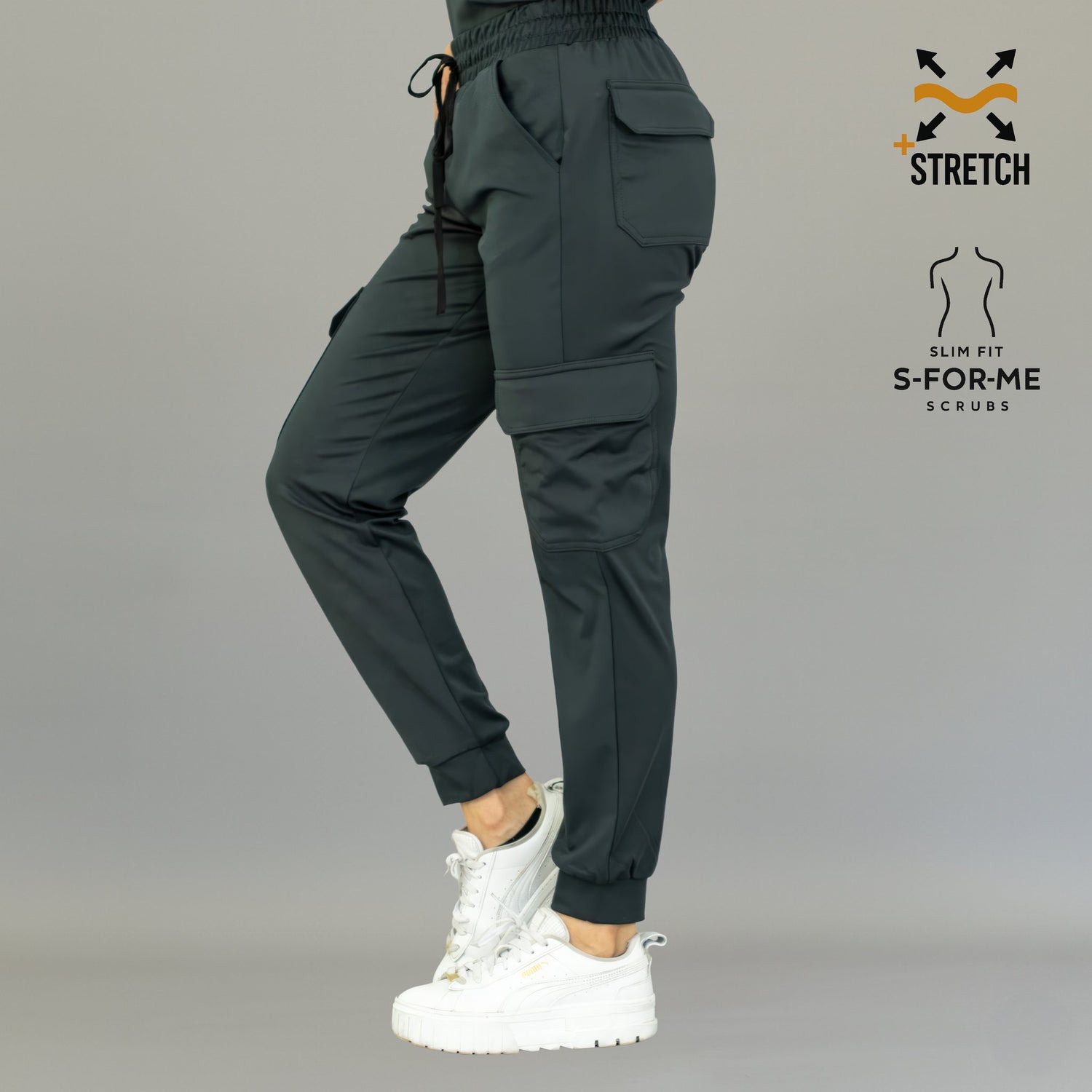 Vista lateral del jogger quirúrgico gris oxford mujer Estilo 910 Sandel Medica