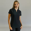 Filipina quirúrgica mujer 915 Negra Super Stretch — vista frontal cuello en V slim fit