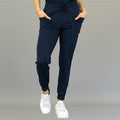 Jogger quirúrgico azul marino mujer Estilo 902 Super Stretch Sandel Medica