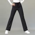 pantalon negro de mujer pose extendida