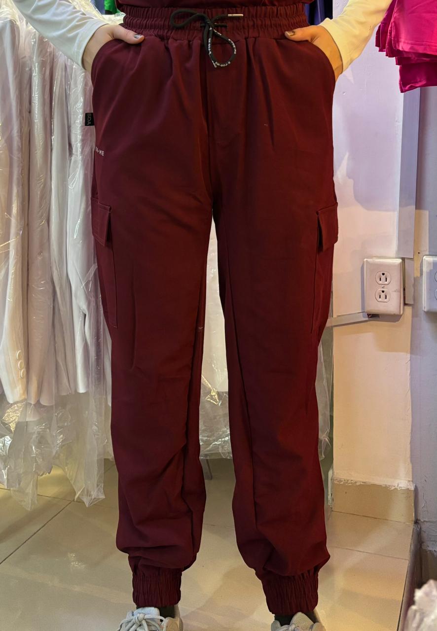 Jogger 300 Quirúrgico Unisex Vino Antifluido  Relax Scrubs