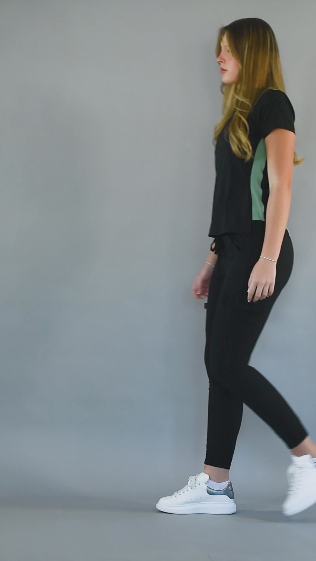 Filipina Negro/Green Bay, Scrubs 520